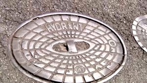 Hasiči pri požiari nemohli použiť vodu z hydrantov. TV JOJ zisťovala, kto je za ne zodpovedný