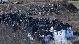 Dvojica skladovala stovky ton nebezpečného odpadu, potom ho spálila. Teraz jej hrozí väzenie