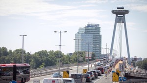 Asfalt na Most SNP dovezú zo zahraničia. U nás sa taký nevyrába, tvrdí Nesrovnal