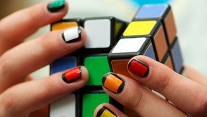 VIDEO: Trúfli by ste si na rubikovu kocku? Tento robot ju poskladá za menej ako sekundu