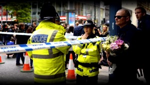 Británia zvýšila stupeň teroristickej hrozby na kritický, policajtov nahradia vojaci