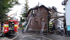 Tri domy v obci Veľký Slavkov zasiahol ničivý požiar. Škoda cez 200 000 eur