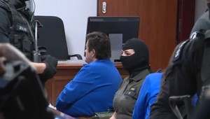 Kočnera a Zsuzsovú eskortovali do Pezinka. Pokračuje súd v prípade vraždy Jána Kuciaka
