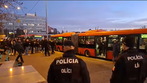 Rizikový zápas v rukách polície: Takto vyzerala situácia pred štadiónom