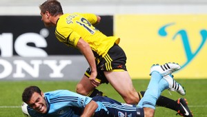 Hororový zákrok! Najprv ho skopol, potom po ňom poskákal