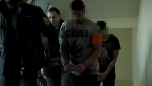 Osem mesiacov nútili svoje partnerky vykonávať prostitúciu. Na rozsudok budú čakať vo väzbe