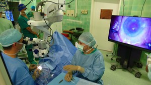 Posun v prípade nesprávne vyoperovaného oka. Polícia vzniesla obvinenie