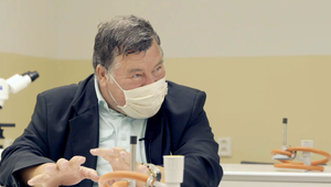 Krčméry: Vrcholí druhá vlna koronavírusu, potrebujeme získať čas pred nástupom chrípky