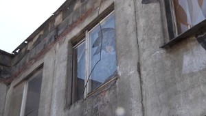 Udrela búrka, zarinčalo sklo a obrovský ostrý črep spadol rovno na dieťa