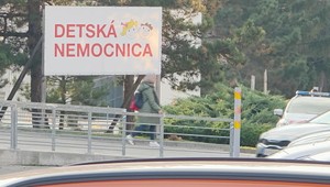 Polícia zadržala rodičov ťažko zraneného bábätka, čelia obvineniu z týrania