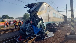 Tragická nehoda Pendolina s lokomotívou má jednu obeť