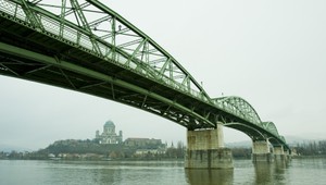 Podgurážená žena (34) spadla do Dunaja