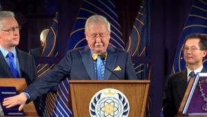 Vesmír má nové kráľovstvo. Má vládu, znak, ústavu a občanov