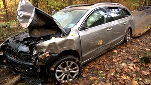 Auto pri nehode tesne minulo historickú pamiatku