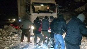 Lavíny už aj na Orave. Jedna zasypala poľský kamión