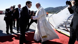 Pápež František navštívil Lesbos. Do Ríma s ním odcestovali tri sýrske rodiny