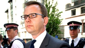 Bývalého hovorcu Camerona odsúdili, dostal osemnásť mesiacov natvrdo