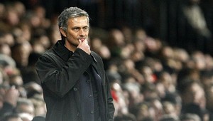 Mourinho údajne vyfackoval po zápase fanúšika United