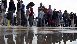 V Dargove našli v pokazenom aute 12 utečencov