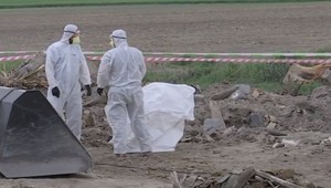 Pri Komárne našli tony nebezpečného azbestu. Odpad páchatelia zakopali v blízkosti pitnej vody