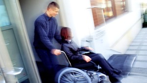 Opatrovanie postihnutého blízkeho štát ocení zvýšením príspevku. Menia sa aj iné podmienky