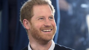 Harry s Meghan predsa len nie sú úplní ignoranti? Kráľovná už svoju pravnučku VIDELA!