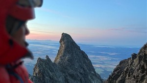 Dramatický zásah horských záchranárov. So zranenou horolezkyňou museli v Tatrách prečkať noc