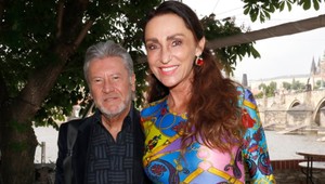 Speváčka Sisa SKLOVSKÁ otvorene o SEXE po 60-tke: AKO im to s Jurajom KLAPE v posteli?