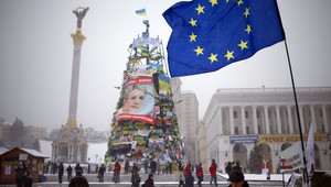 Do Kyjeva prichádzajú posily, opozícia sa vyhráža blokádou prezidentskej vily