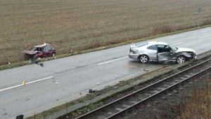 Pri vážnej nehode sa zrazili tri autá, zranilo sa aj dieťa