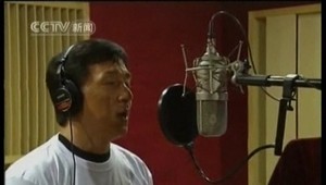 Jackie Chan spieva pre obete zemetrasenia