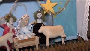 Unikátne divadlo v slovenskej dedinke. Bábkovým betlehemom ohúrili aj pápeža