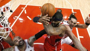 NBA: Čas hrá proti rokujúcim stranám