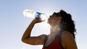 Vysoké teploty sú záťažou aj pre zdravých ľudí. Odborníčka vysvetlila, ako pôsobia na náš organizmus