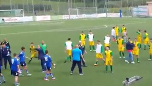 Opäť raz vzkypela južanská krv! Talianski dorastenci sa bili ako besní psi!