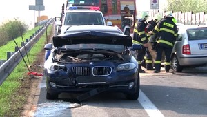 Po banálnej nehode nasledovala vážnejšia. Stačilo sa pritom venovať riadeniu a nie obzeraniu kolízie