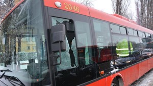 Polícia v prípade incidentu medzi autobusárom MHD a vodičom auta začala konať