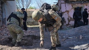 853. deň na Ukrajine: Úrady zachytili 100 mužov, ktorí sa pokúsili o útek z krajiny