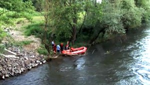 Oslava s tragickým koncom. Muž (†42) sa utopil v Hrone