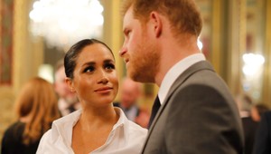 Neboli na zozname pozvaných! TOTO je dôvod, prečo Obamovci odignorovali Meghan a Harryho!