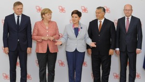 Fico má pred summitom v Bratislave rešpekt. Orbán a Sobotka chcú spoločnú armádu