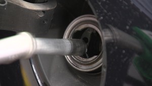 Pohonné hmoty dosiahli nové maximá. Premiér znížiť ceny odmieta