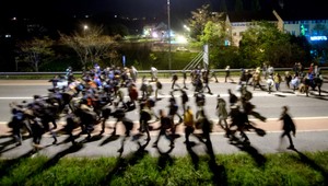 Slovinci nezvládajú nával utečencov, odsúhlasili nasadenie armády