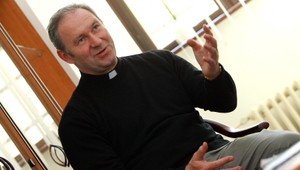 Pápež je pripravený pomôcť Bezákovi, ale Bezák sa musí zmeniť