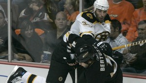 Chára zlomil Strakovi prst