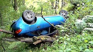 Šofér (64) schádzal dole Čertovicou, autom skončil v priekope