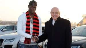 Berlusconiho brat si zavaril rasizmom na účet Balotelliho (22)