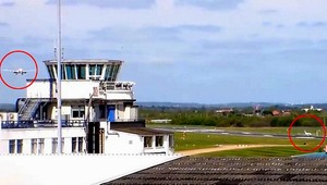 Hrôza pri pristávaní. Boeingu vletelo do dráhy iné lietadlo