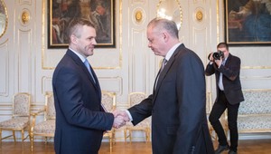 Peter Pellegrini prinesol popoludní prezidentovi Andrejovi Kiskovi podpisy poslancov