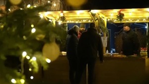 Pri kontrolách vianočných trhov odhalili daniari stovky porušení zákona